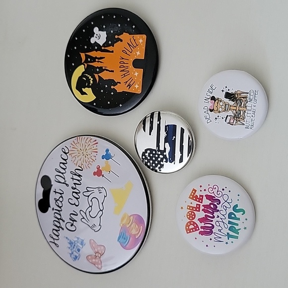 EUC Bundle of 5 Disney parks buttons °○° - Picture 5 of 8